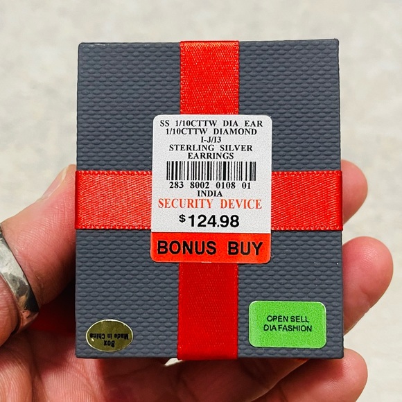 NIB $124.98 Value Sterling Silver With White Diamonds Square Shape Stud Earrings - Picture 9 of 9